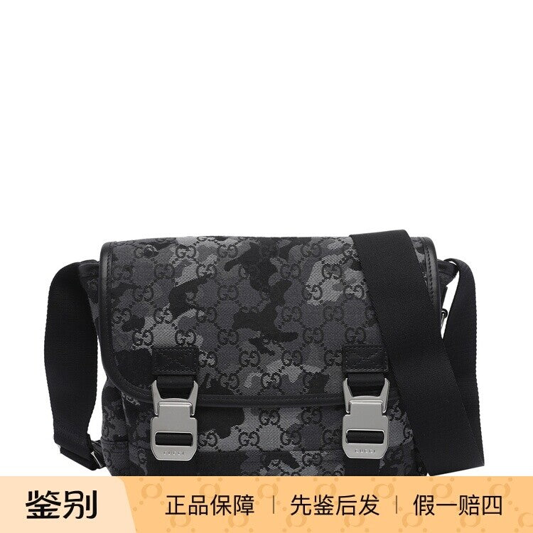 Gucci Men's Logo Small Bag in Black