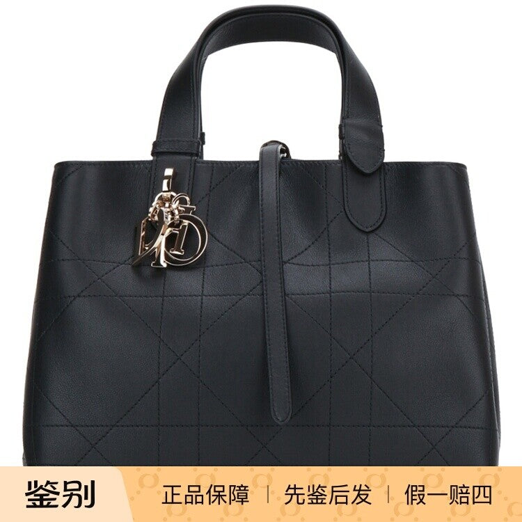 Dior Women's Toujours Medium Shoulder Bag in Black