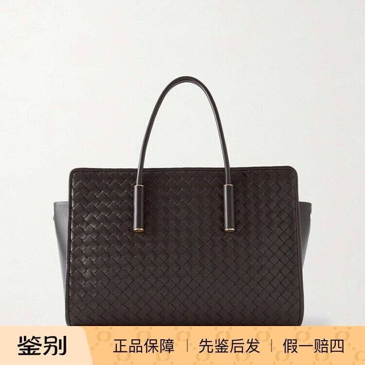 Bottega Veneta Women's Barbara Bv 26 Small Tote Bag in Brown