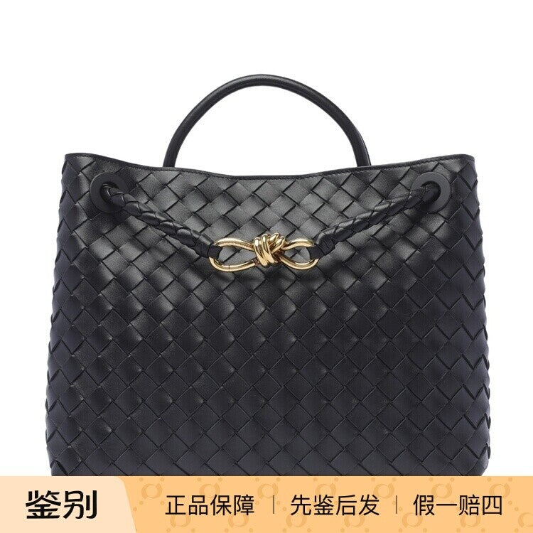 Bottega Veneta Women's Andiamo Medium Shoulder Bag in Black