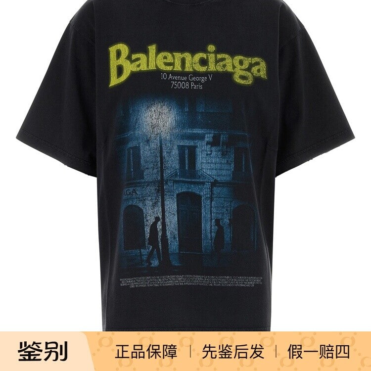 Balenciaga Women's T-Shirt in Black