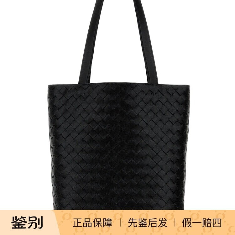 Bottega Veneta Men's Bag in Black