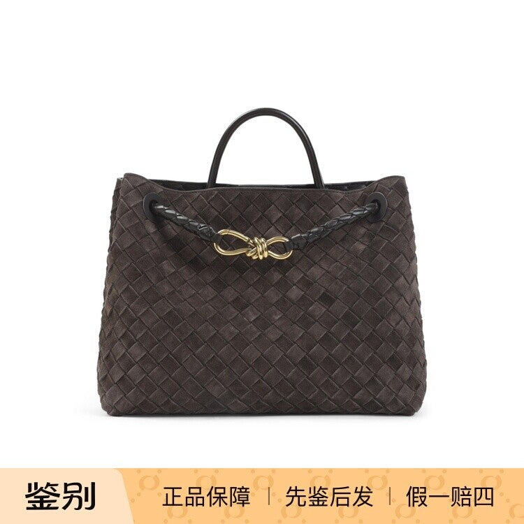 Bottega Veneta Women's Andiamo Medium Shoulder Bag