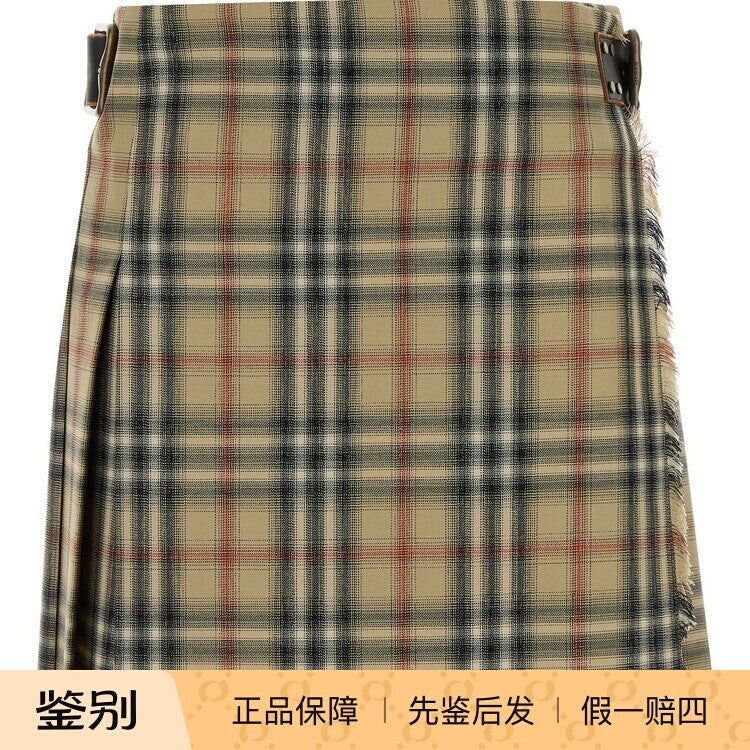 Burberry Skirt in Beige