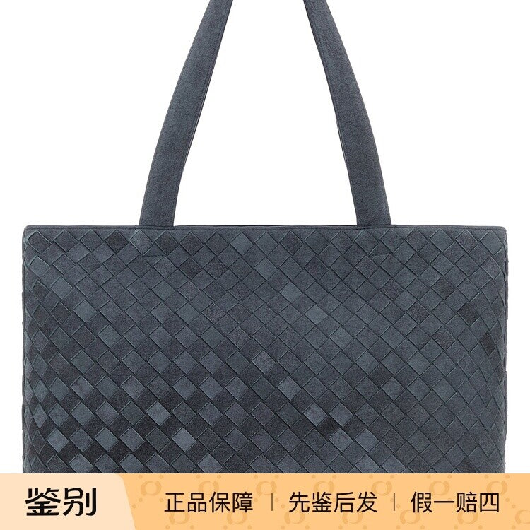 Bottega Veneta Men's Handbag in Blue