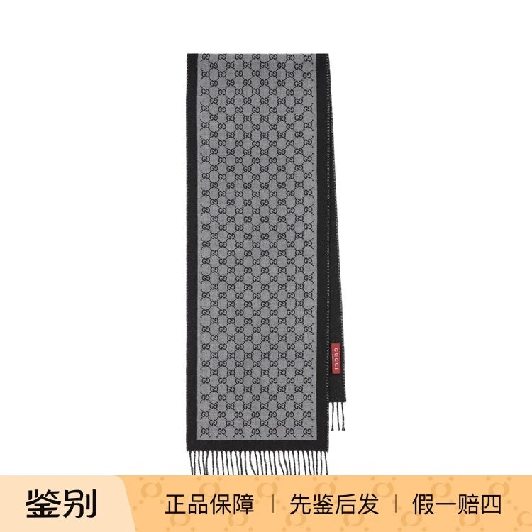 Gucci Men's Scarf in Grey