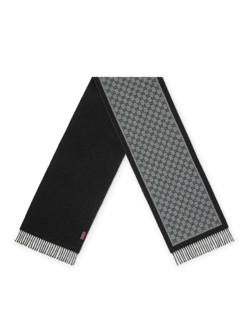 Gucci Men's Scarf in Grey