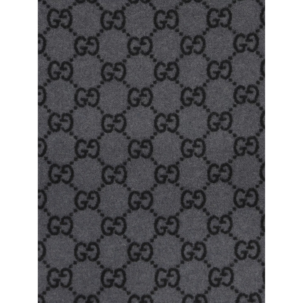 Gucci Men's Scarf in Grey