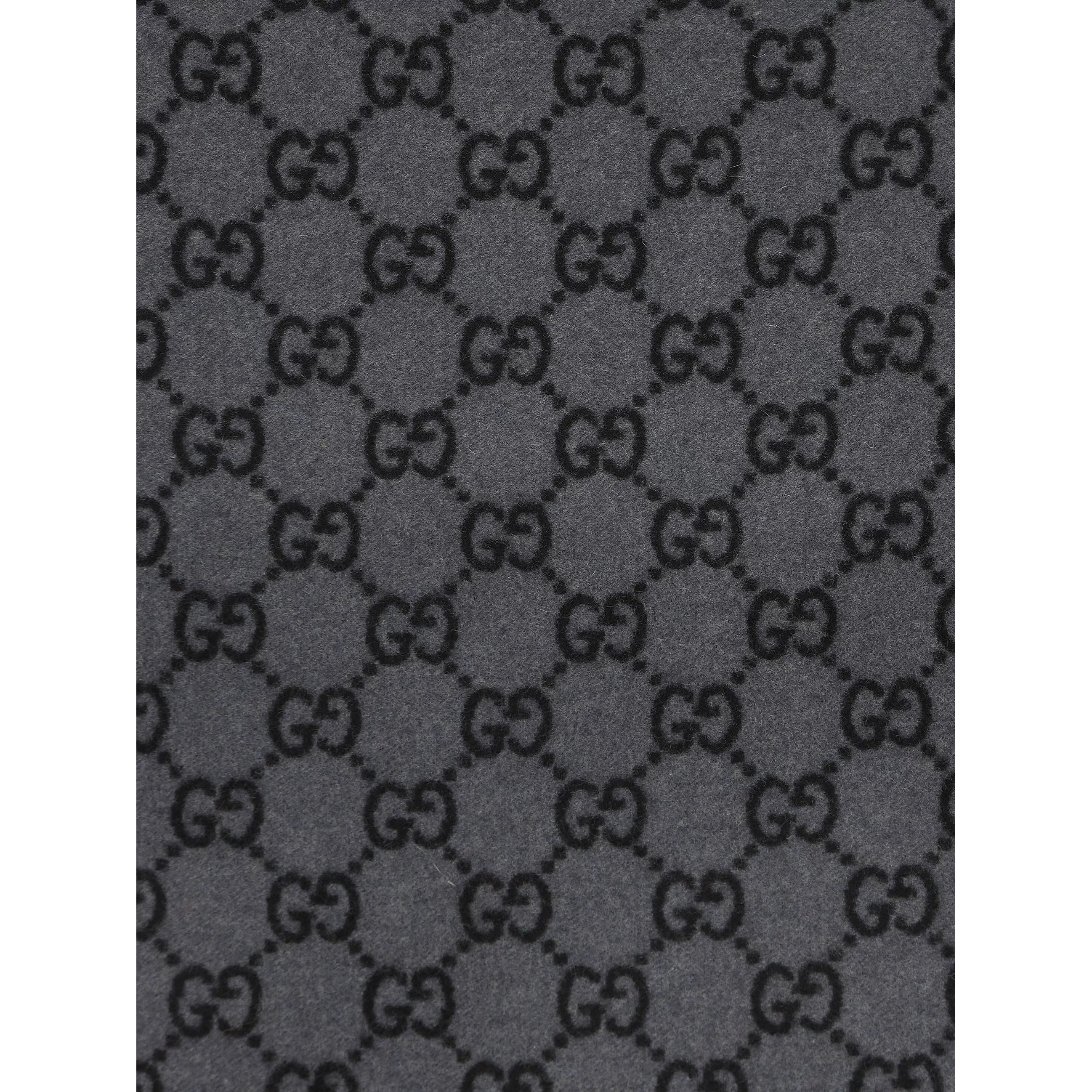 Gucci Men's Scarf in Grey