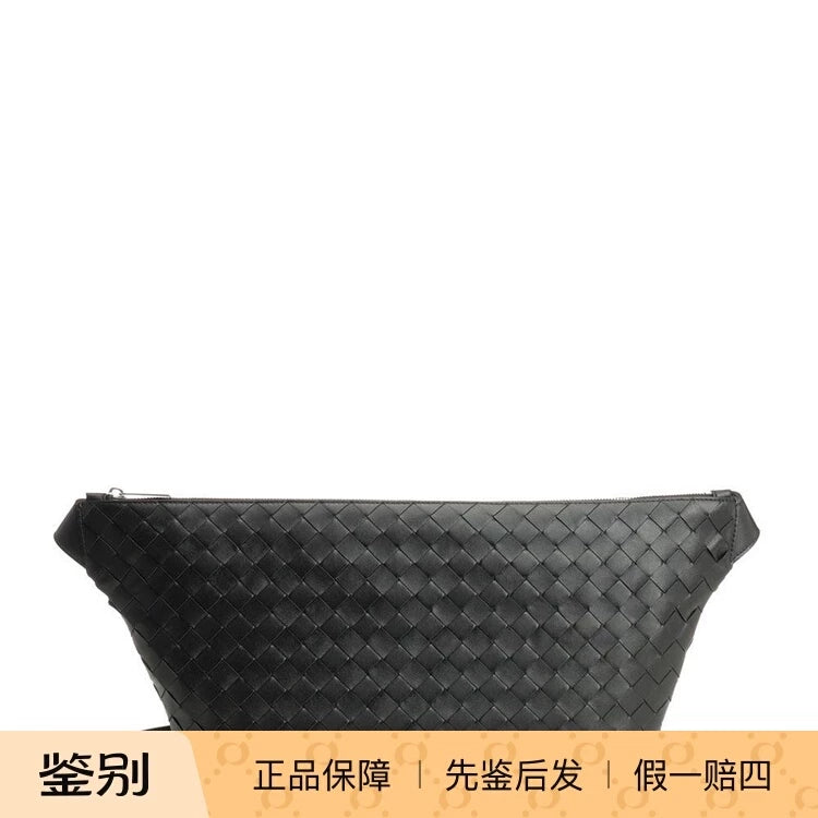 Bottega Veneta Men's Day Sling Bv Shoulder Bag in Black