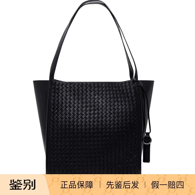 Bottega Veneta Men's Corriere Handbag in Black