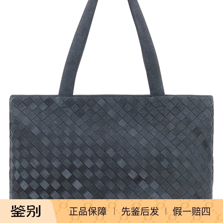 Bottega Veneta Men's Handbag in Blue