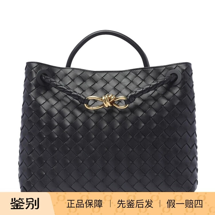 Bottega Veneta Women's Andiamo Medium Shoulder Bag in Black