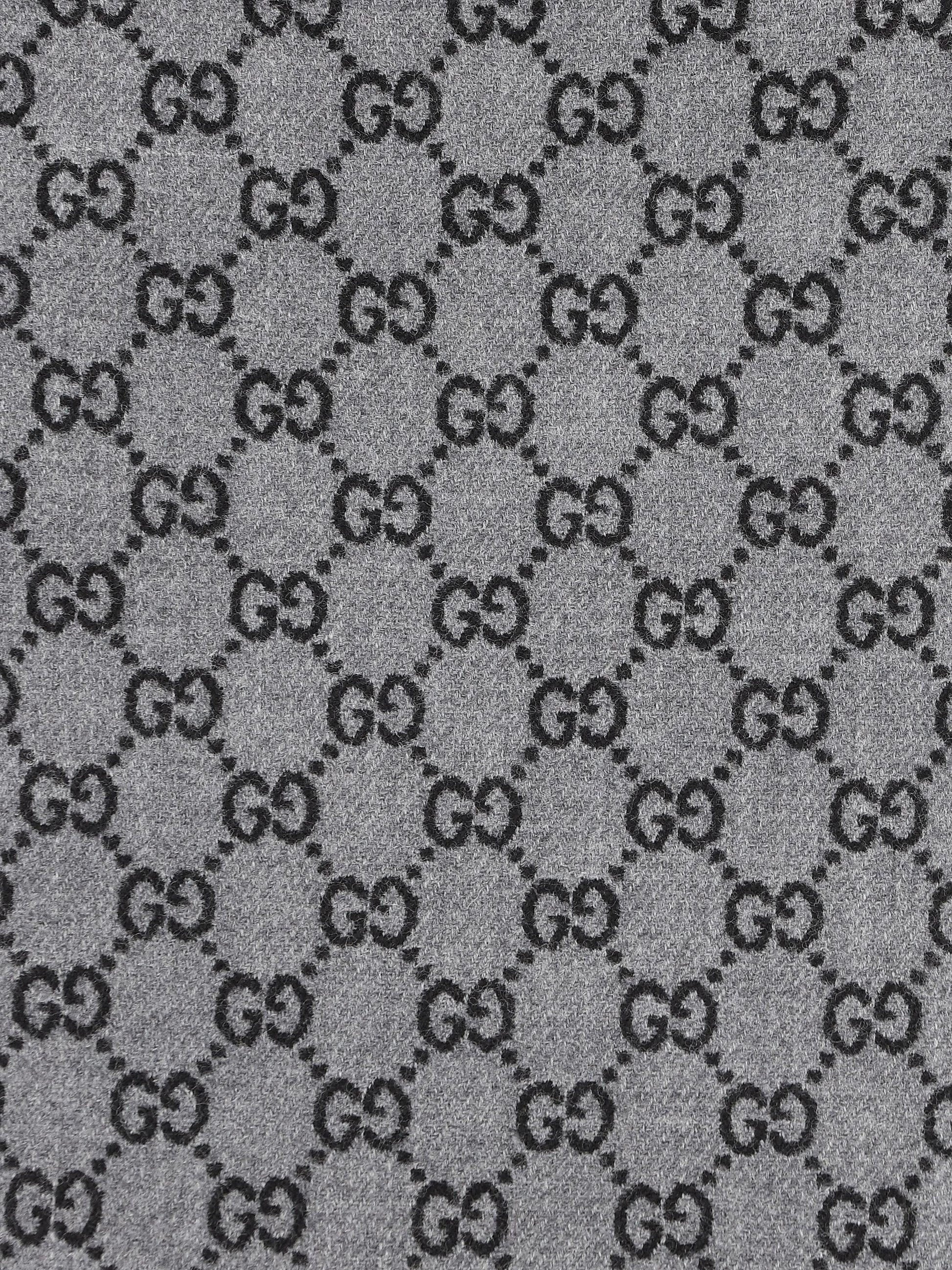 Gucci Men's Scarf in Grey
