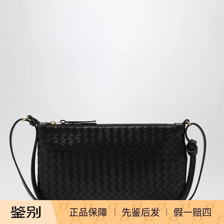 Bottega Veneta Women's Piccolo Medium Shoulder Bag in Black