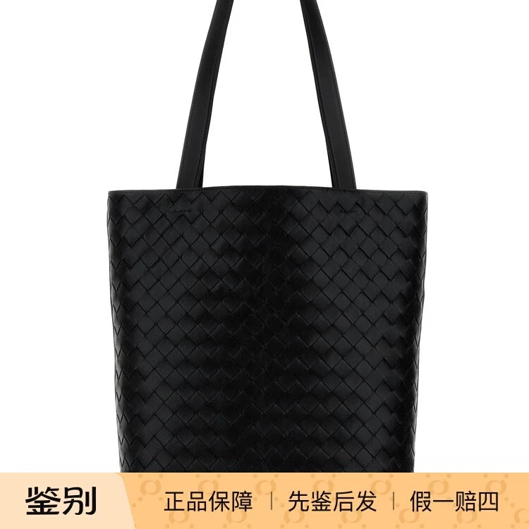 Bottega Veneta Men's Bag in Black