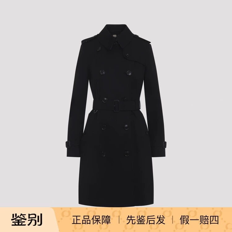 Burberry Women's Chelsea Trench Coat in Black