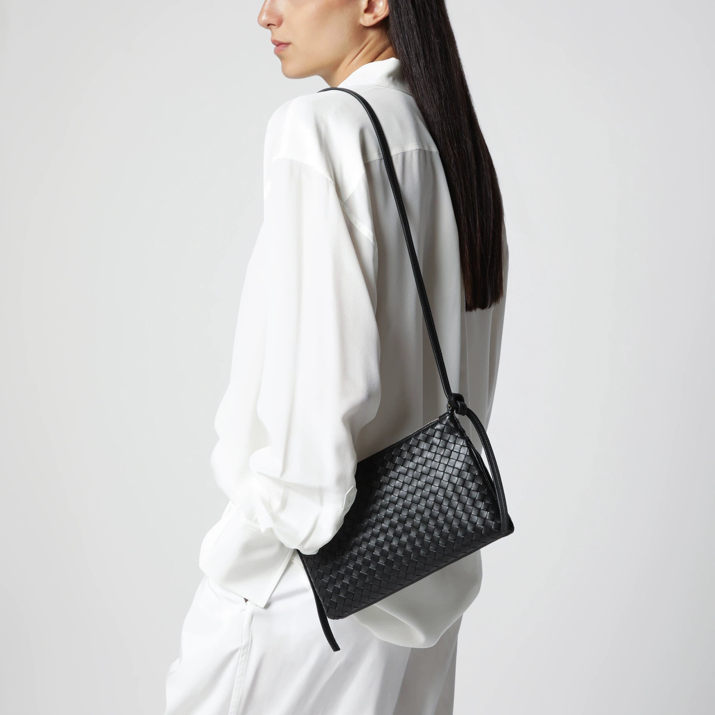 Bottega Veneta Women's Piccolo Medium Shoulder Bag in Black