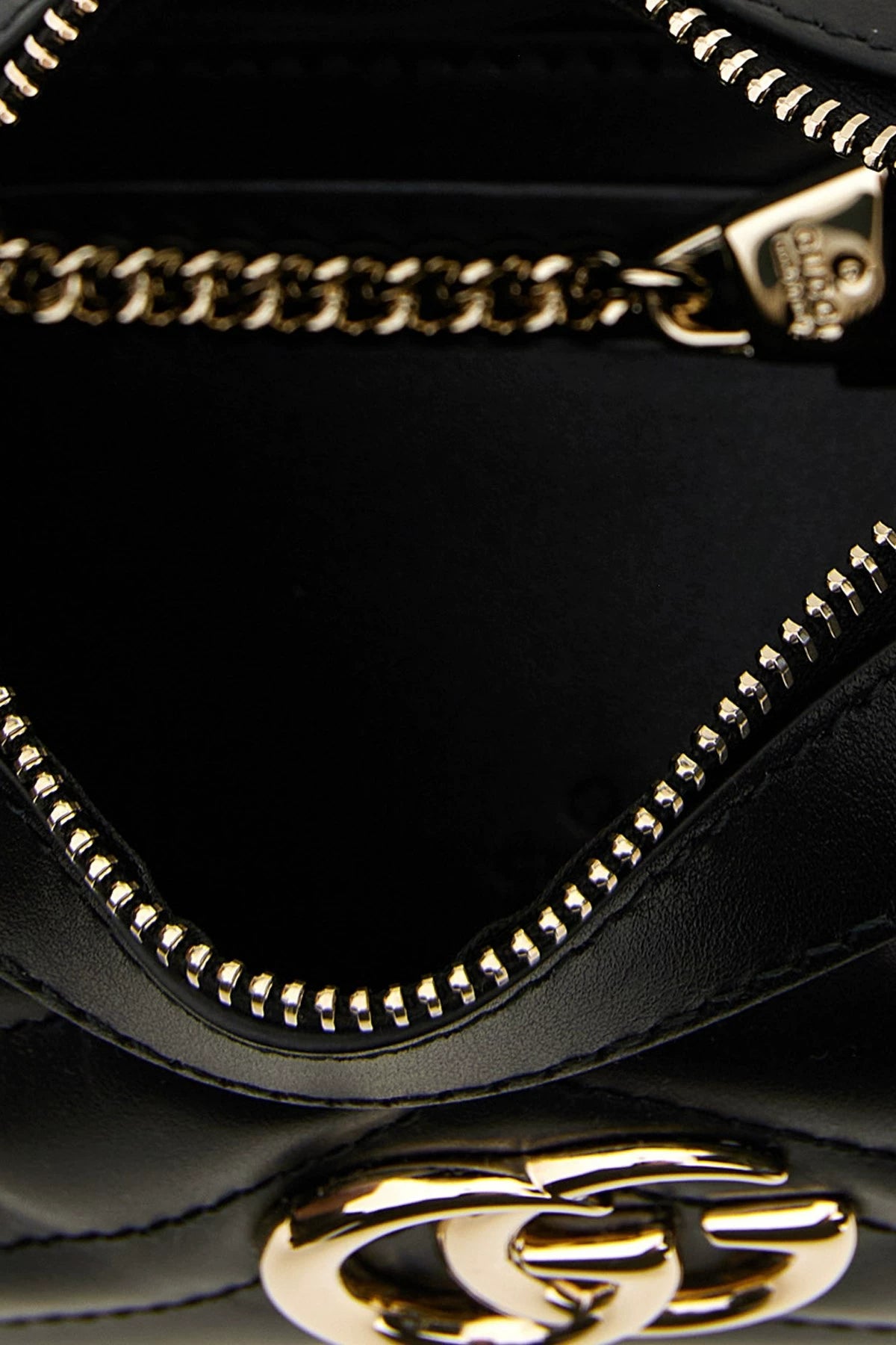 Gucci Women's Gg Marmont Small Bag in Black